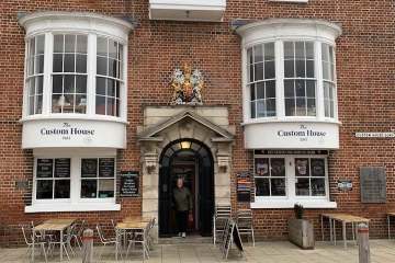 2025-02-10-Coffee-at-Custom-House-Cafe-01