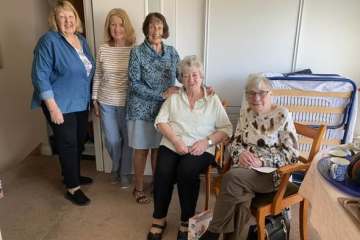 2026-04-20-Coffee-at-Carols-04